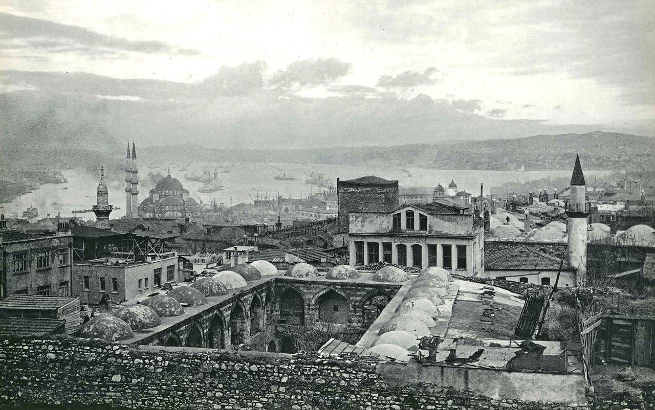 Valide Hanı ve Eirene Kulesi Manzaralı 1954 yılı fotoğrafı
