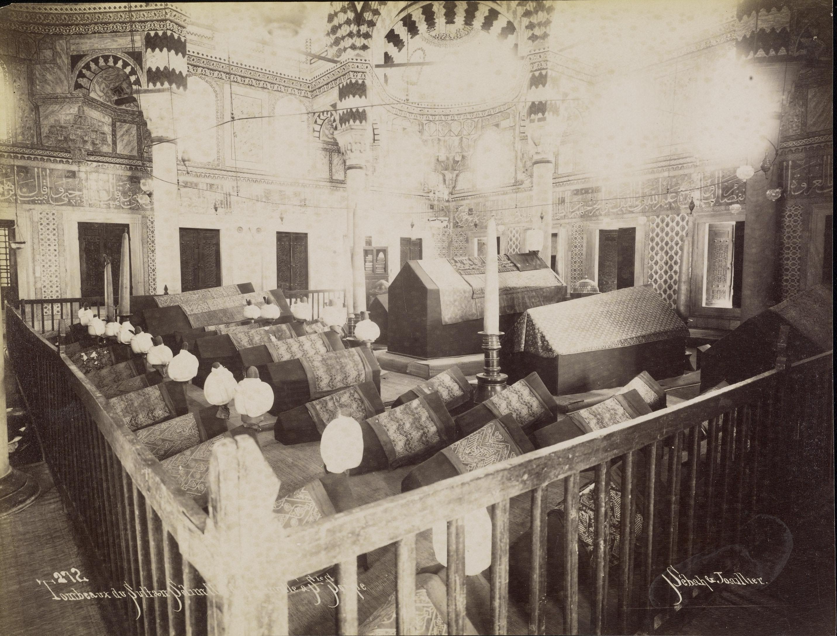 Yavuz Sultan Selim Türbesi'nde Sandukalar / Sébah ve Joaillier Fotoğrafı