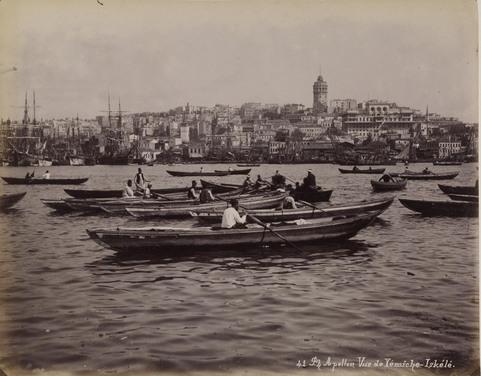 Yemiş İskelesi'nden Haliçte Kayıklar ve Galata / Apollon Fotoğrafı