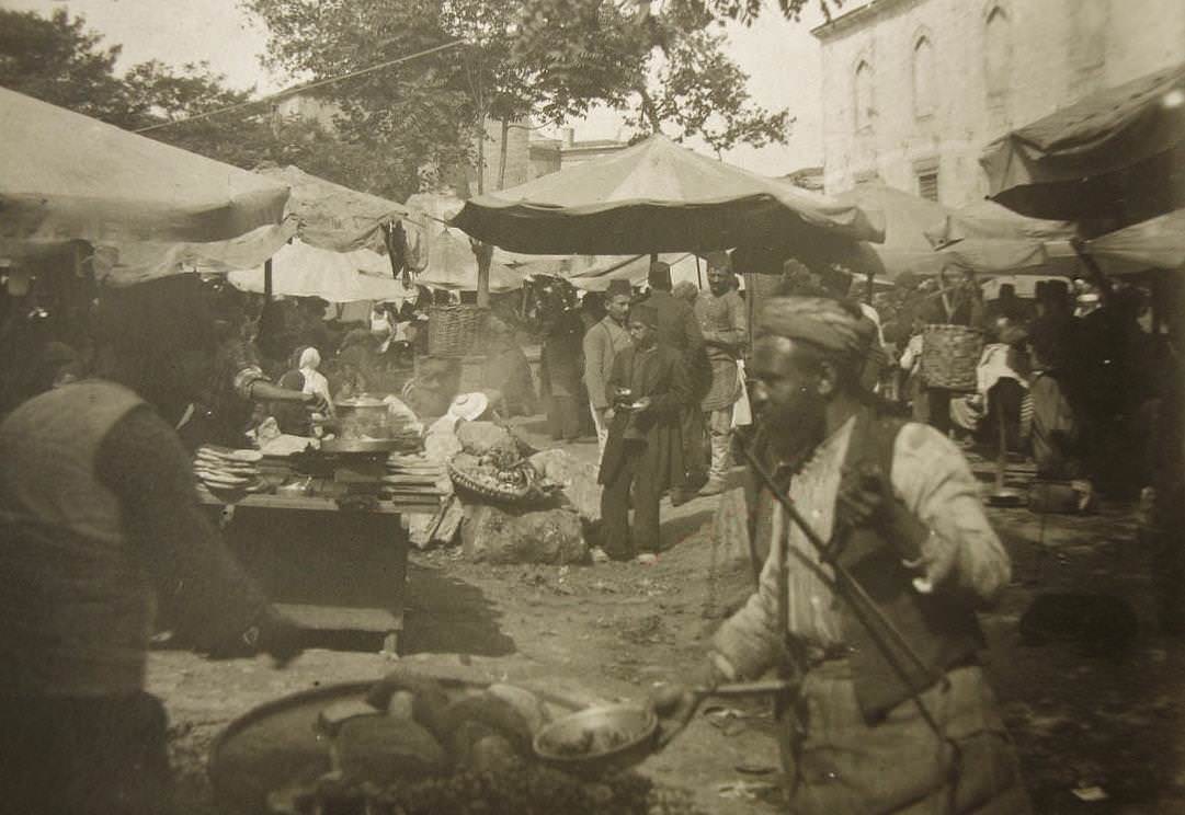 Yeni Cami civarında pazar