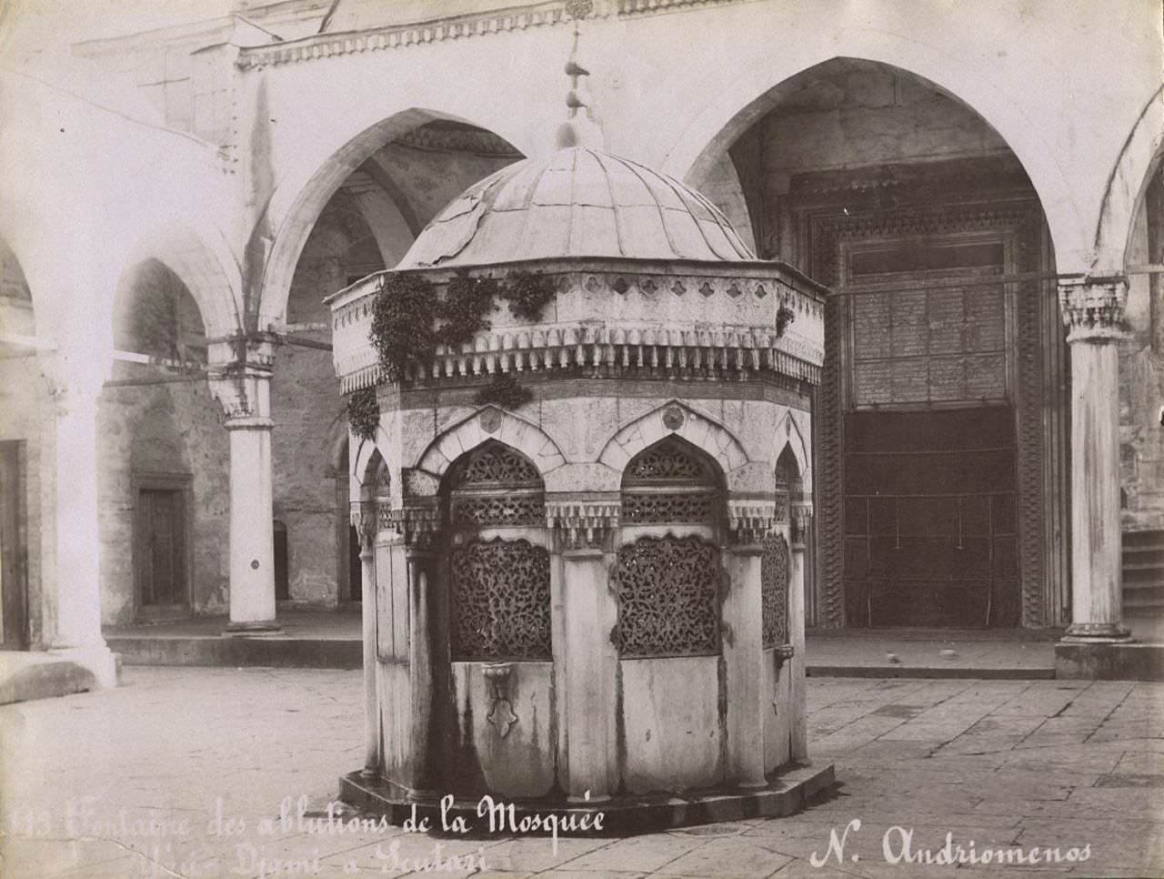 Yeni Valide Camii Şadırvanı Nikolai Andreomenos Fotoğrafı