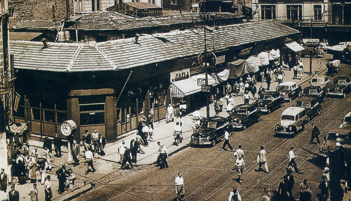 Eski İstanbul: Yıkılmadan Önce Karaköy'deki Tek Katlı Mağazalar