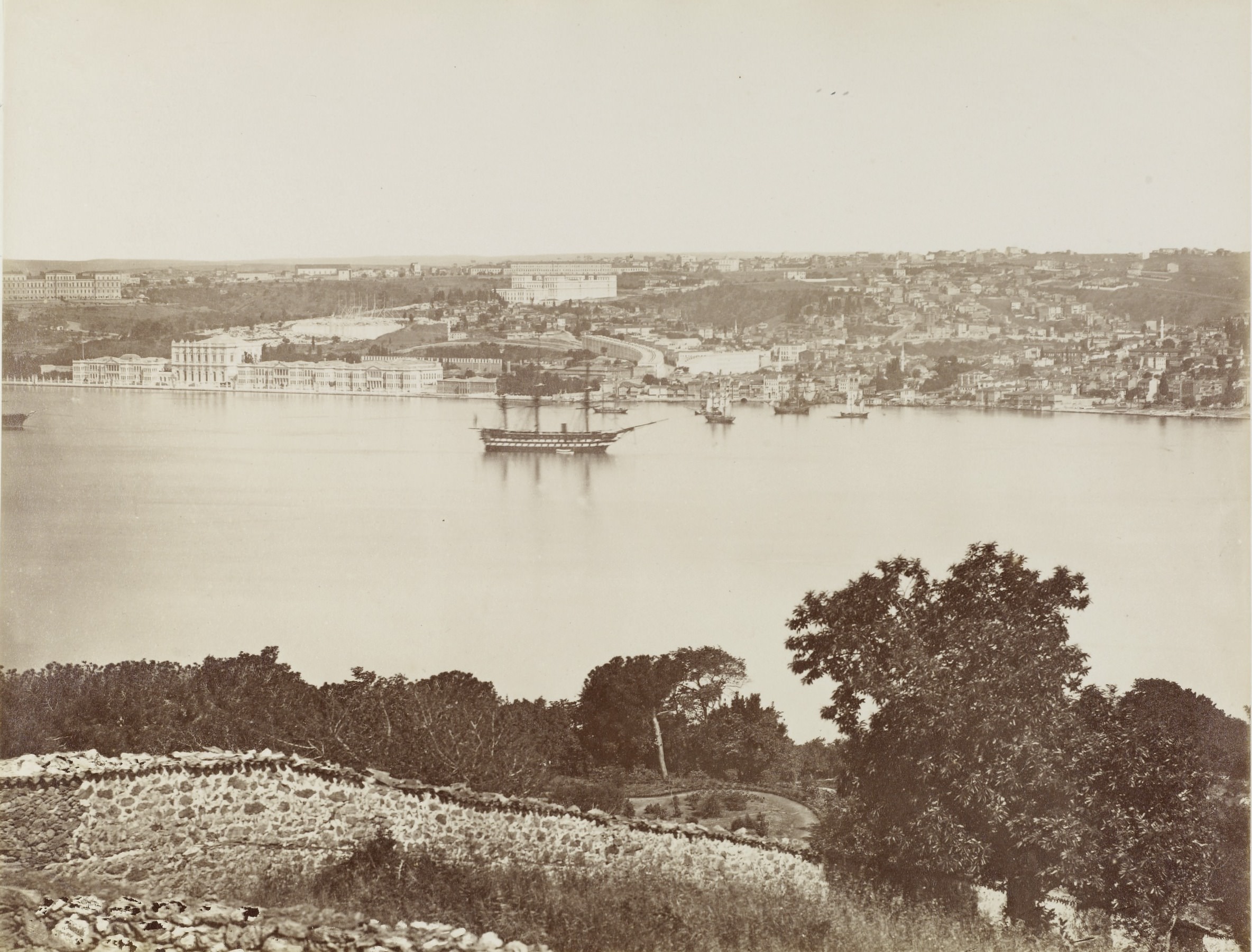 Yüksek Çözünürlüklü Üsküdar Sırtlarından Beşiktaş, Dolmabahçe ve Boğaziçi Panoraması / 19. Yüzyıl