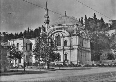 7108 - Küçük Mecidiye Camii, Çırağan  / 1952