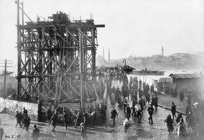 Alman &ldquo;MAN&rdquo; firması tarafından 1912 yılında yapılan 4.Galata Köprüsünün yapım ve montaj hikayesi. 