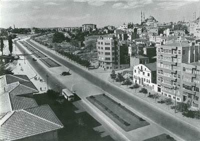 Atatürk Bulvarı Aksaray bölümü / 1947 Fotoğrafçı: Othmar Pferschy