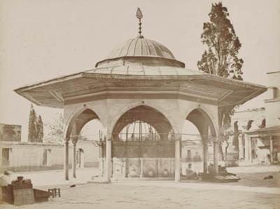Ayasofya Şadırvanı Pascal Sébah, 1870