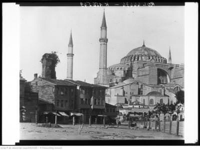 Ayasofya ve Çevresi / 1915 http://gallica.bnf.fr/ark:/12148/btv1b6933828f