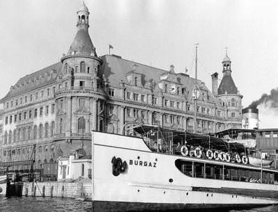 Burgaz Vapuru ve Haydarpaşa Garı, 1945