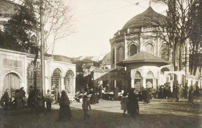 Çarşıkapı Koca Sinan Paşa Türbesi