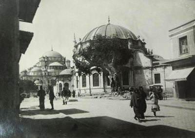 Fatih Nakşidil Sultan Türbesi