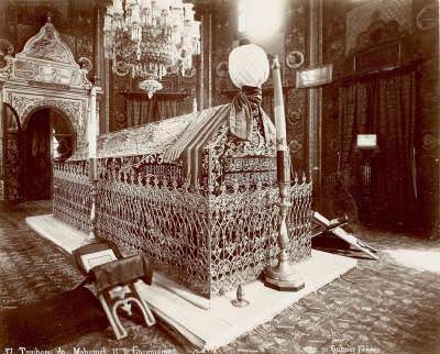 Fatih Sultan Mehmet Türbesi Gulmez Fréres
