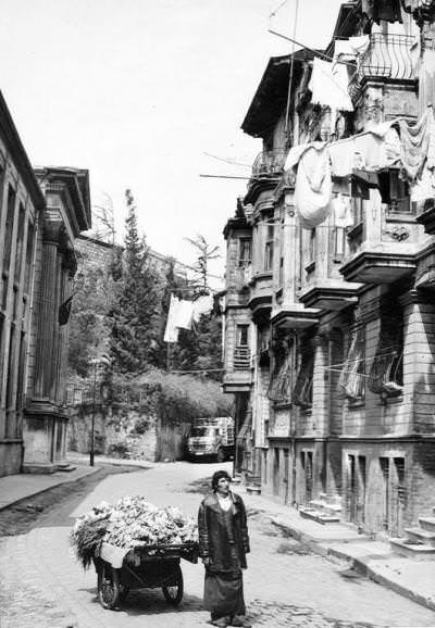 Fener Soldaki bina Özel Maraşlı Rum İlköğretim Okulu