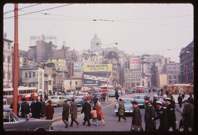 Galata Köprüsü’nde İnsanlar / 7 Nisan 1965 Charles W. Cushman Photograph Collection