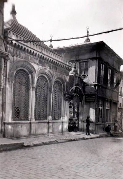Galata Mevlevihanesi girişi / 1937