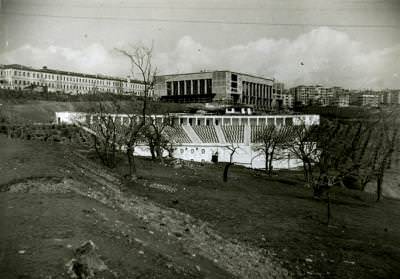 Harbiye Açık Hava Tiyatrosu 5 Mart 1949 © Fonds Henri Prost