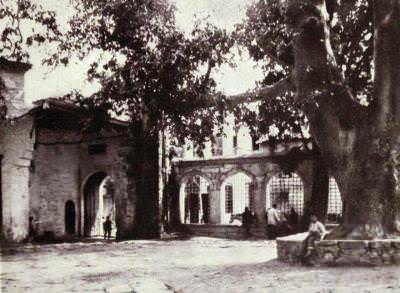 Hekimoğlu Ali Paşa Camii Avlusu