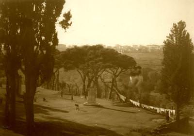 Ihlamur'daki Nişan Taşları, 1943 © Fonds Henri Prost