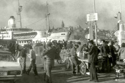 İnkılap Vapuru Eminönü'nde