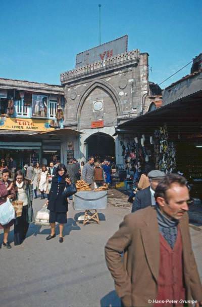Kapalıçarşı Beyazıt Girişi, 1978 Hans Peter Grumpe fotoğrafı