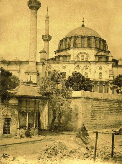 Laleli Camii ve Sebili