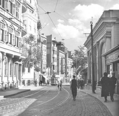 Meşrutiyet Caddesi, Tepebaşı