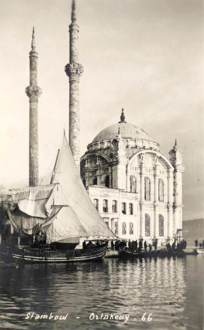 Ortaköy Camii