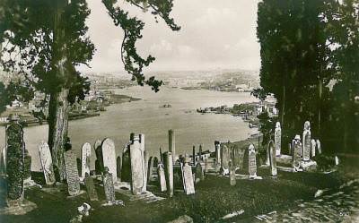 Piyerloti’den Görünüm ve Mezarlar