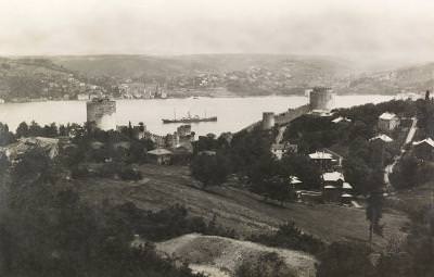 Rumeli Hisarı Üstlerinden Boğaziçi Manzarası / 1917