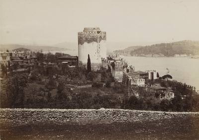 Rumeli Hisarı ve Arkasındaki Mahalle