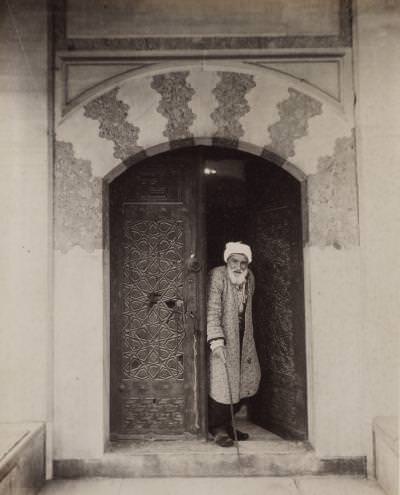 Rüstem Paşa Camii Kapısı / Sébah & Joaillier Fotoğrafı