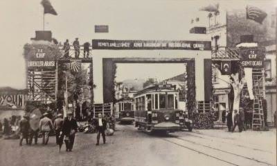 Şehzadebaşı’nda Cumhuriyetin 10. Yıl Kutlamaları / 1933