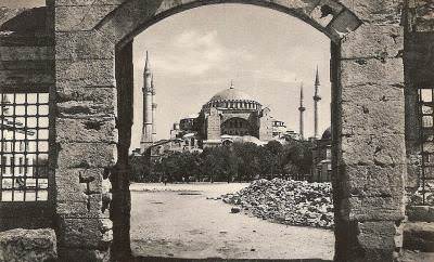 Sultan Ahmet  Camii Girişinden Ayasofya Görünümü