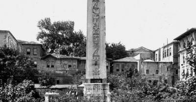 Sultanahmet Dikilitaş ve Düğümlü Baba Tekkesi