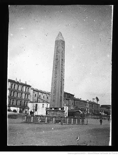 Sultanahmet Meydanı - Hipodrom - Dikilitaş / 1900-1920 arası Henri Duval fotoğrafı Bibliothèque nationale de France arşivi http://gallica.bnf.fr/ark:/12148/btv1b53028404w/f1.highres