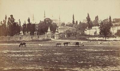 Topkapı Sarayı Cephane Meydanı / Pascal Sébah / 1870