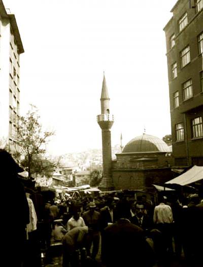 Uzunçarşı Caddesi ve Yavaşça Şahin Camii / 1960.