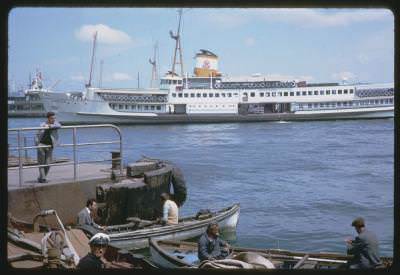 Vapurlar ve Balıkçılar / 13 Mayıs 1965 Charles W. Cushman Photograph Collection