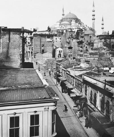 Vasıf Çınar Caddesi (Rıza Paşa Yokuşu) Mercan