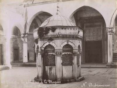 Yeni Valide Camii Şadırvanı Nikolai Andreomenos Fotoğrafı