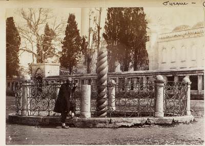 Yılanlı Sütun Gigord, Pierre de, collector