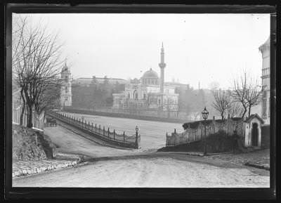 Yıldız Hamidiye Camii ve Saat Kulesi / 1900 civarları Pierre de Gigord Collection